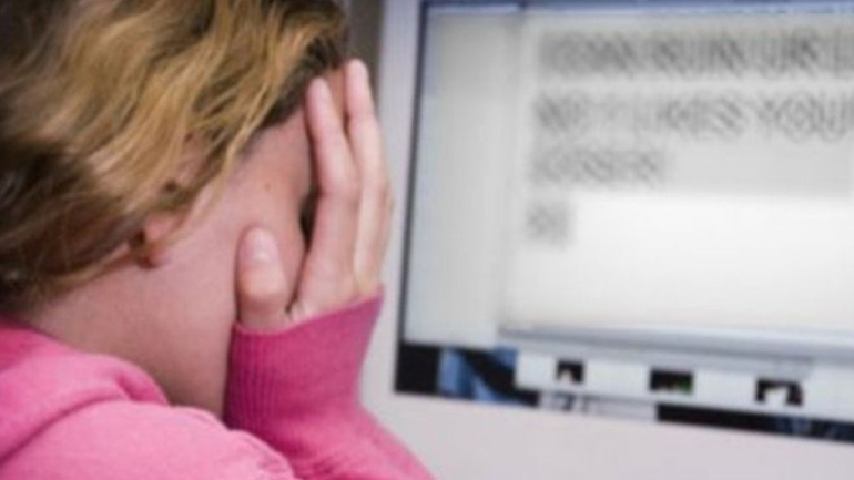 Sos από τη Δίωξη Ηλεκτρονικού Εγκλήματος: Έξαρση των απατών μέσω σεξουαλικής εκβίασης