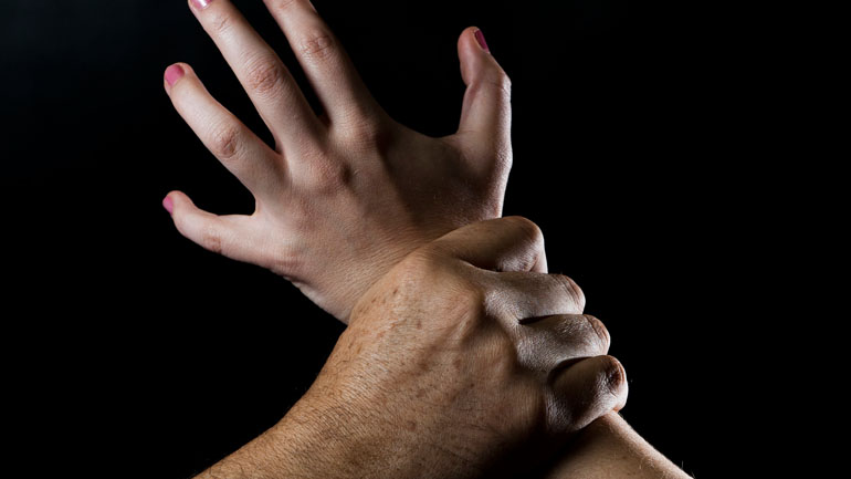 Ισραήλ: Αγανάκτηση έχει προκαλέσει η υπόθεση βιασμού μιας 16χρονης από 30 άνδρες