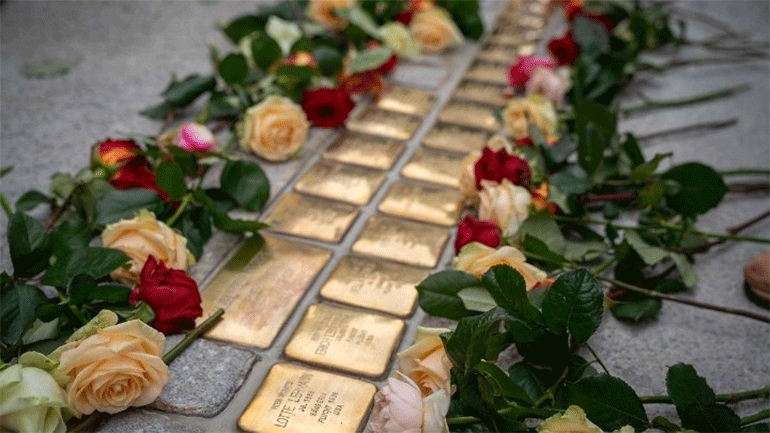 Αναμνηστικές πλάκες στη μνήμη 28 καλλιτεχνών θυμάτων του ναζισμού