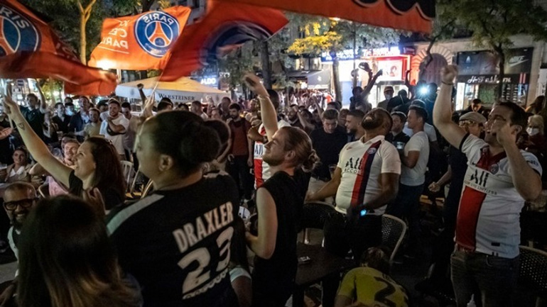 Champions League: Μάσκες για τον τελικό θα μοιράσει στους φιλάθλους η αστυνομία στο Παρίσι