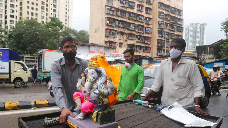 Ινδία: Ο συνολικός αριθμός των κρουσμάτων προσεγγίζει τα 3 εκατομμύρια