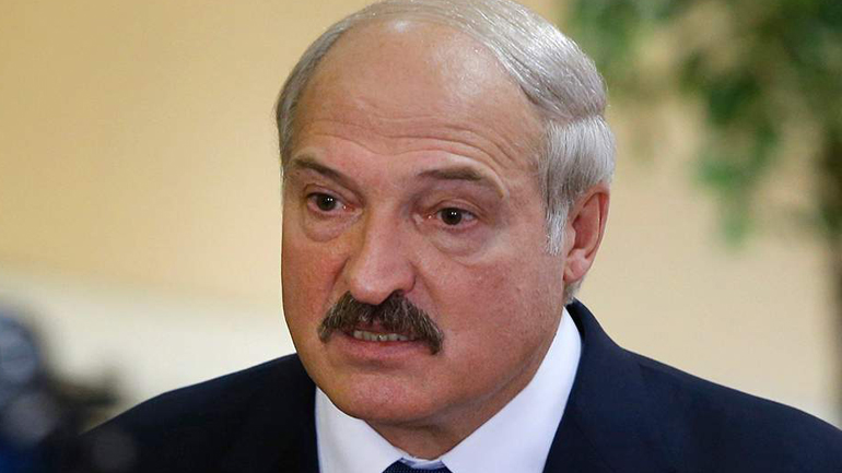 Λευκορωσία: Ο Λουκασένκο απειλεί να κλείσει τα εργοστάσια και να απολύσει όσους απεργούν