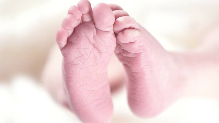 Κέρκυρα: Στο “σύνδρομο αιφνιδίου θανάτου” των βρεφών αποδίδεται ο θάνατος του μωρού των τουριστών