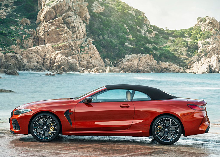 Η ανοιχτή εκδοχή έχει υφασμάτινη οροφή...