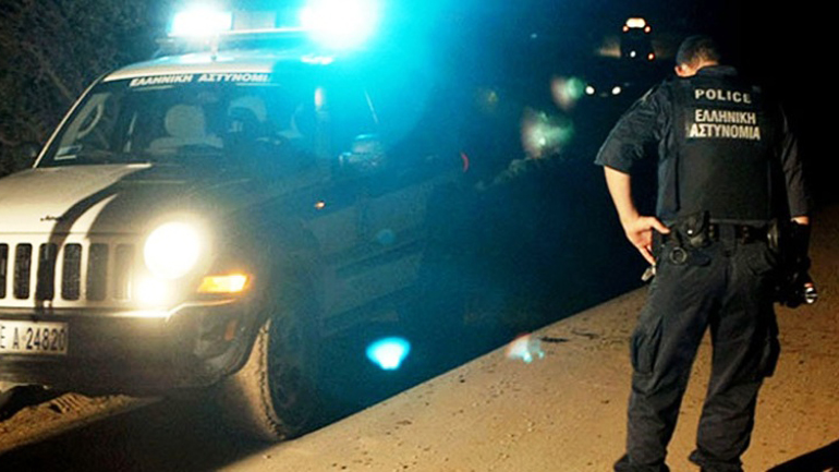 Αντιμέτωποι με την… οργή του κόσμου οι αστυνομικοί που έκαναν έφοδο σε γλέντι στα Χανιά