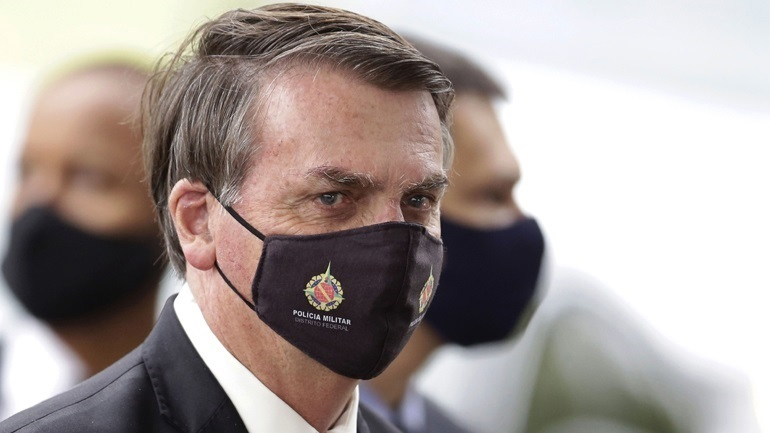 Βραζιλία: Ο πρόεδρος Μπολσονάρου είπε σε δημοσιογράφο πως «θέλει να του ρίξει μπουνιά στα μούτρα»