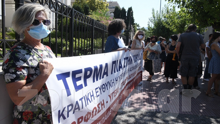 Διαμαρτυρία των αδιόριστων εκπαιδευτικών στο Υπουργείο Εσωτερικών