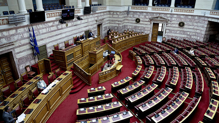 Αυξημένα μέτρα πρόληψης για τον κορωνοϊό ισχύουν εκ νέου στη Βουλή