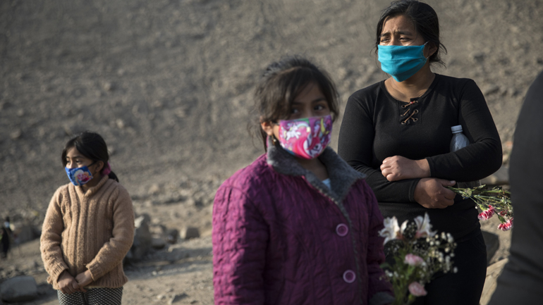 Covid-19: Πλησιάζουν τους 28.000 οι θάνατοι στο Περού