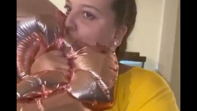 Γυναίκα εισπνέει ήλιον και λιποθυμά