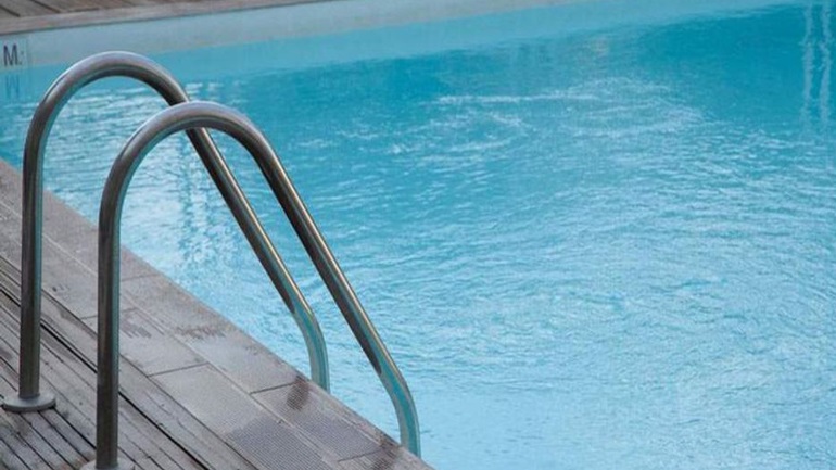 Κρίσιμες ώρες για τον 8χρονο που κινδύνεψε σε πισίνα στην Κρήτη