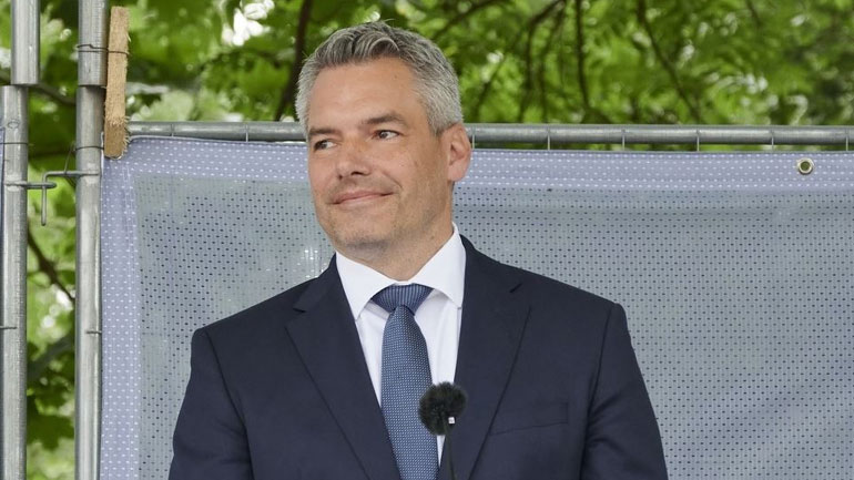 Στην Ελλάδα ο Αυστριακός υπουργός Εσωτερικών