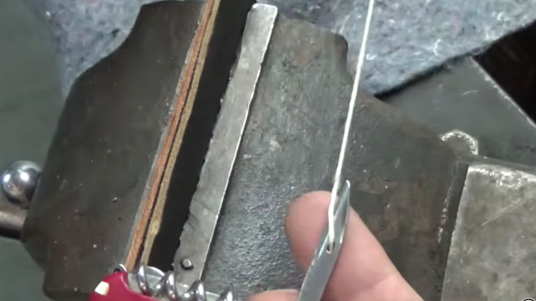 Πώς θα ράψετε με έναν ελβετικό σουγιά