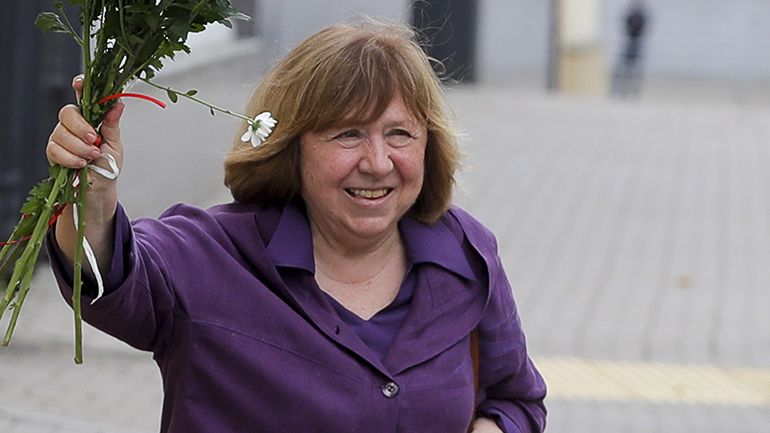 Λευκορωσία: Νομπελίστρια συγγραφέας κάλεσε τη Ρωσία να πιέσει τον Λουκασένκο για συνομιλίες με την αντιπολίτευση Λευκορωσία: Νομπελίστρια συγγραφέας κάλεσε τη Ρωσία να πιέσει τον Λουκασένκο για συνομιλίες με την αντιπολίτευση