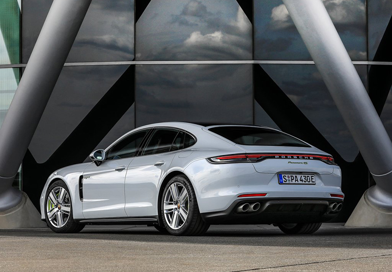 H έκδοση 4S E-Hybrid αποδίδει 560 ίππους...