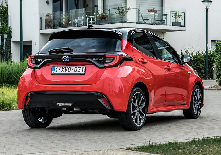 Η πίσω σχεδίαση του Yaris είναι πλέον πιο σπορ και νεανική...