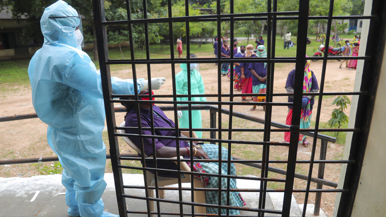 Ρεκόρ κρουσμάτων κορωνοϊού στην Ινδία – 1.023 θάνατοι σε μία μέρα