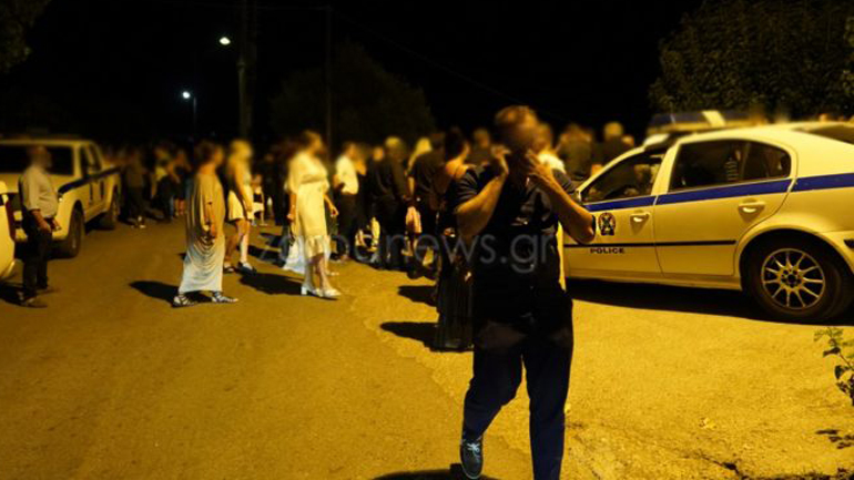 Ο Χρυσοχοΐδης ακούει; Έντονη διαμαρτυρία αστυνομικών στα Χανιά: “Μας έκαναν παρκαδόρους σε γάμο 1.500 καλεσμένων”
