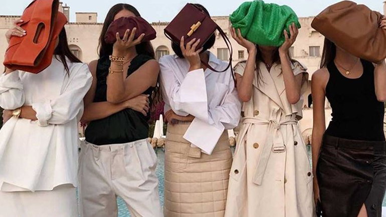 Fringe και Chains: Οι τσάντες που θα κυριαρχήσουν τη φθινοπωρινή σεζόν 2020