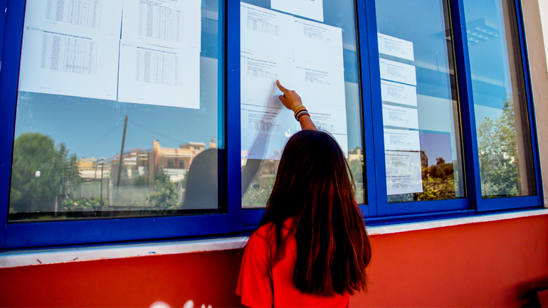 Οι «τυχεροί» του συστήματος των Πανελλαδικών: Έδωσαν λευκή κόλλα και μπήκαν σε ΑΕΙ