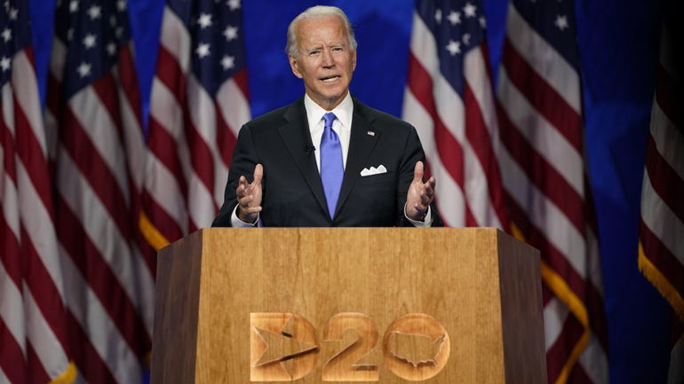 Μπάιντεν: Ο Τραμπ «ρίχνει λάδι σε όλες τις φωτιές»