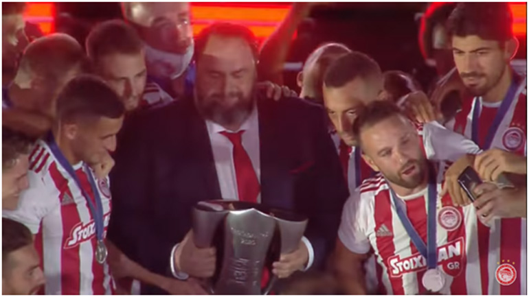 Ο Βαγγέλης Μαρινάκης είναι παγκόσμιο «ποδοσφαιρικό» φαινόμενο