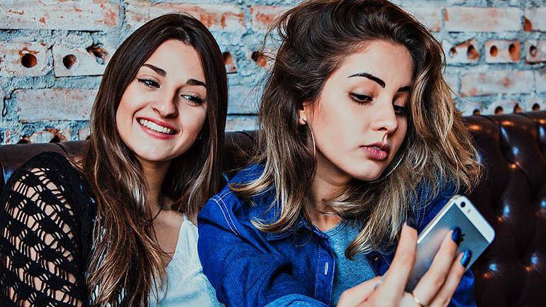 Με ποιο τηλέφωνο έχεις καλύτερες πιθανότητες να… βρεις ταίρι;