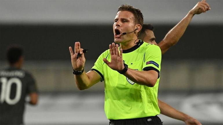 Φιρμάρα κοράκι που δεν… πλησιάζεται ο Βαυαρός στον τελικό AEK-Ολυμπιακός