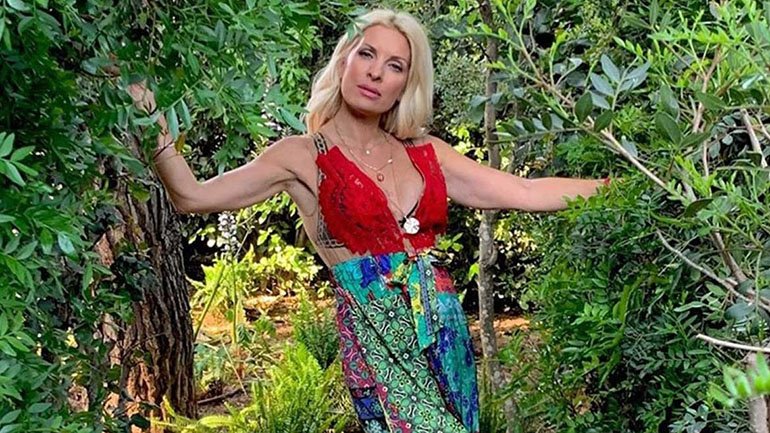 Ελένη Μενεγάκη: Έβαψε τα μαλλιά της και δημοσίευσε φωτογραφία