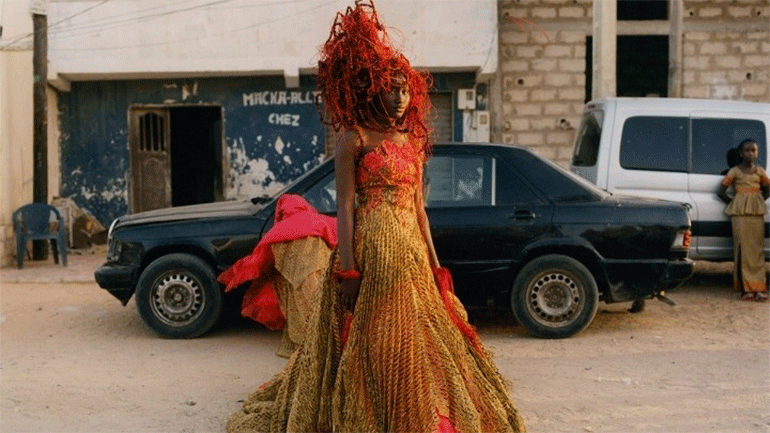 Θεατρικές οι κρεασιόν της Oumou Sy