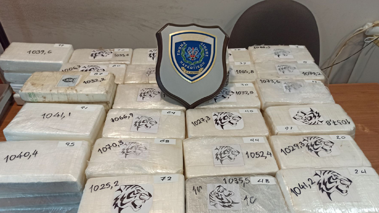 Πάτρα: Ο σκύλος του Λιμενικού εντόπισε σε φορτηγό 100 κιλά κοκαΐνης!