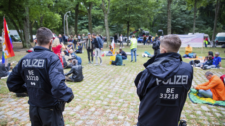 Βερολίνο: Στη Δικαιοσύνη προσέφυγε η αστυνομία για την απαγόρευση διαδηλώσεων κατά των μέτρων για τον κορωνοϊό