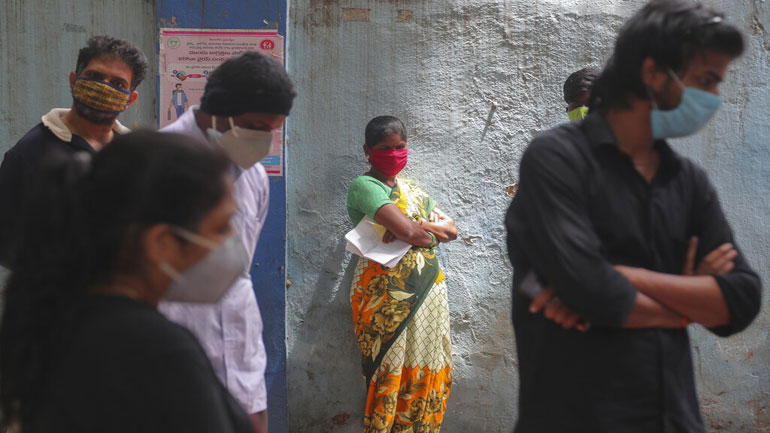 Ινδία: Σχεδόν 76.500 νέα κρούσματα καταγράφηκαν σήμερα στη χώρα