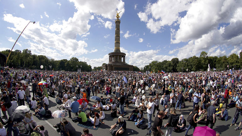 Βερολίνο: Η αστυνομία διέλυσε μαζική διαμαρτυρία κατά των περιοριστικών μέτρων