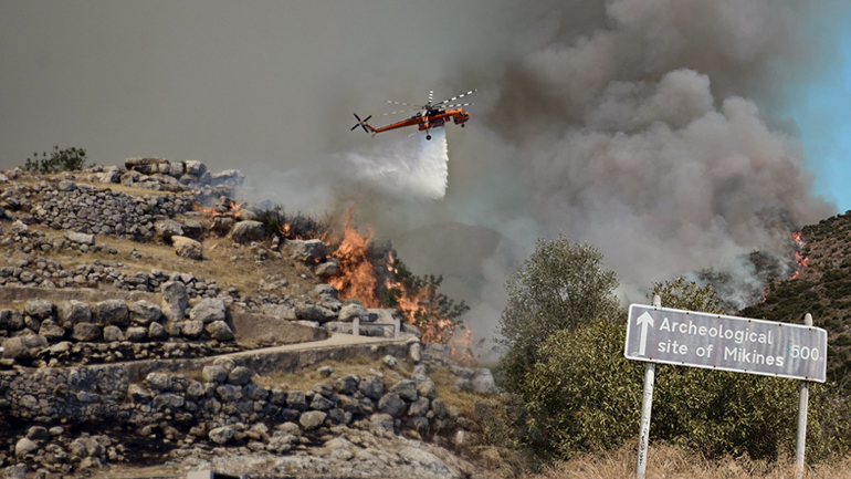 Φωτιά στις Μυκήνες – Εκκενώθηκε ο αρχαιολογικός χώρος