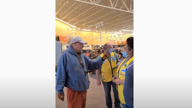 Αλάσκα: Ξέσπασε όταν του είπαν ότι πρέπει να φορά μάσκα Αλάσκα: Ξέσπασε όταν του είπαν ότι πρέπει να φορά μάσκα