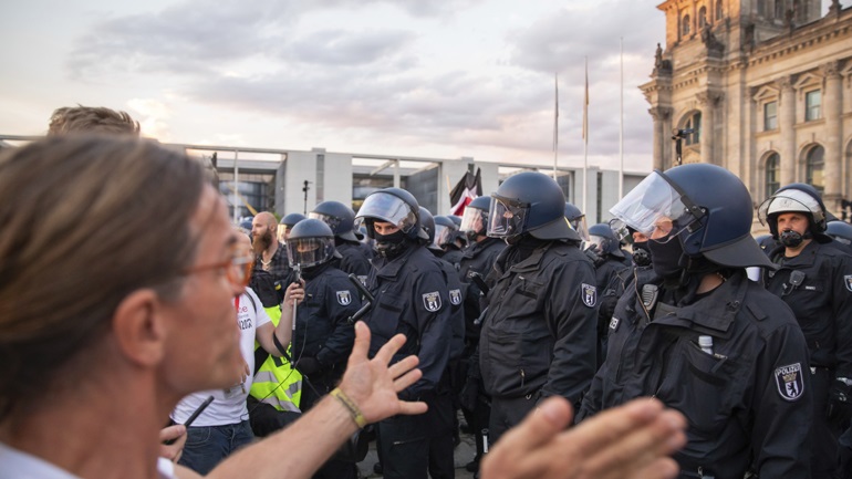 Γερμανία-Σταϊνμάιερ: Αποκρουστική και αφόρητη η εισβολή στο Ράιχσταγκ