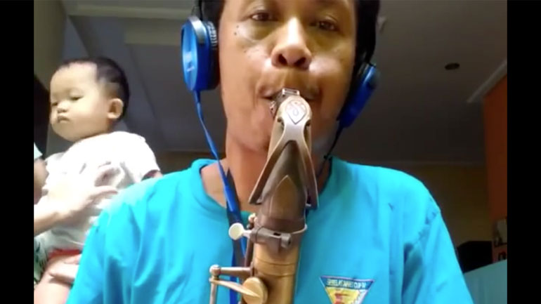 Η μουσική του Τιτανικού από έναν σαξοφωνίστα