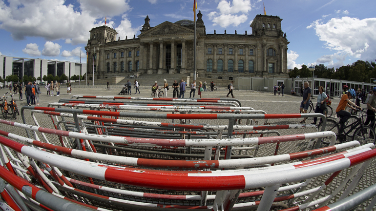 Ο Σόιμπλε για την εισβολή στη Bundestag διαδηλωτών κατά της μάσκας: «Το βρίσκω απεχθές»