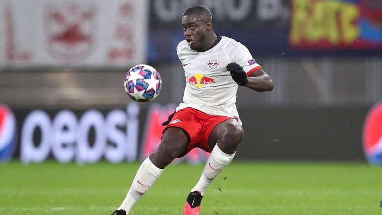 Κινείται για τον Ουπαμεκανό η Μάντσεστερ Γιουνάιτεντ