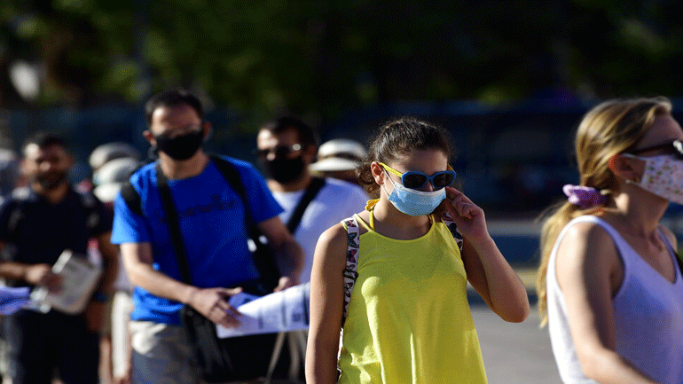 «Η Ευρώπη μπορεί να ζήσει χωρίς εμβόλιο εφαρμόζοντας τοπικά lockdowns»