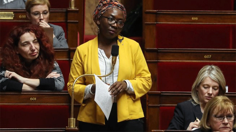 Γαλλία: Εισαγγελική έρευνα στο περιοδικό με το ρατσιστικο σκίτσο