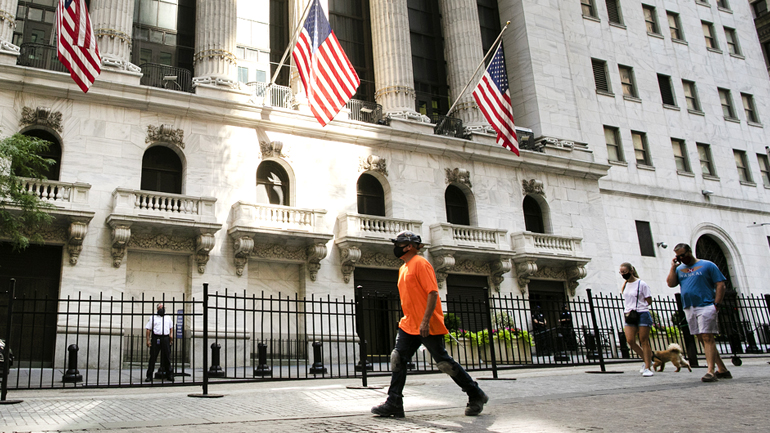 Οι ΗΠΑ προσανατολίζονται σε “ανοσία της αγέλης”