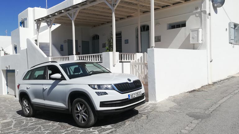 Παρκάρει εύκολα και κινείται σβέλτα μέσα στα στενά παρά τον όγκο του