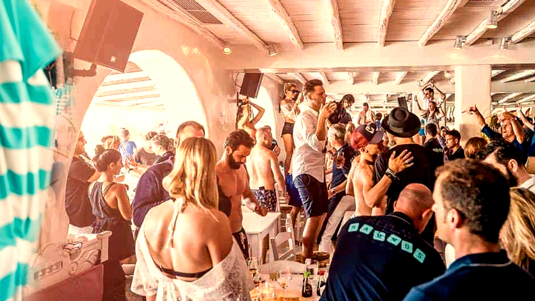 “Λουκέτο” στα “Nammos” και “Scorpios” στη Μύκονο