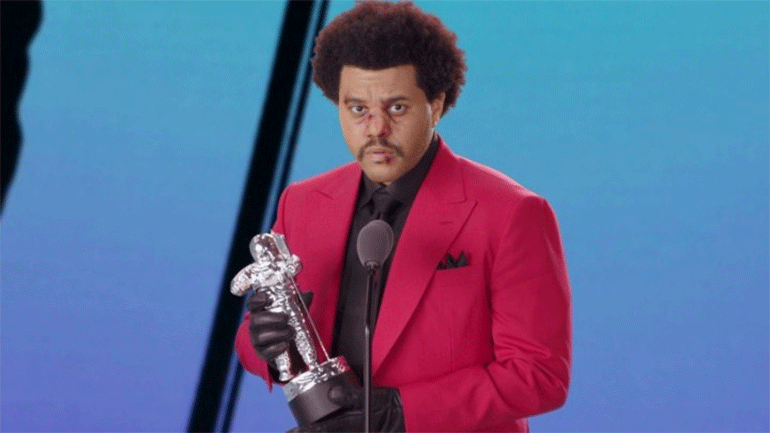 «Blinding Lights» από τον The Weeknd στα 2020 MTV Video Music Awards