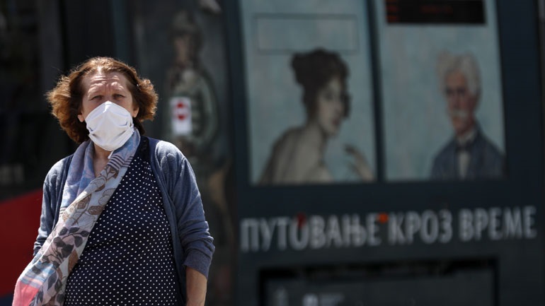 Μείωση των νέων κρουσμάτων στη Σερβία – Χαλάρωση των μέτρων