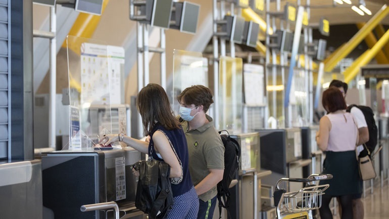 Θετικοί στον κορωνοϊό οκτώ επιβάτες πτήσης από Κρήτη για Λονδίνο