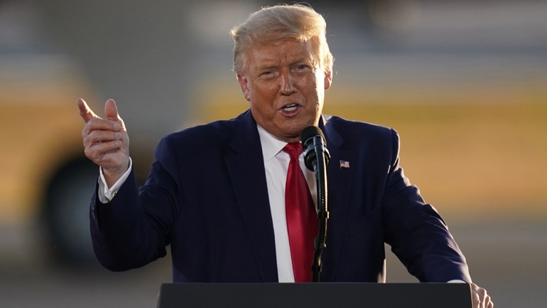 ΗΠΑ: Ο Τραμπ απειλεί να αναστείλει την ομοσπονδιακή χρηματοδότηση στις πόλεις όπου επικρατεί «ανομία»