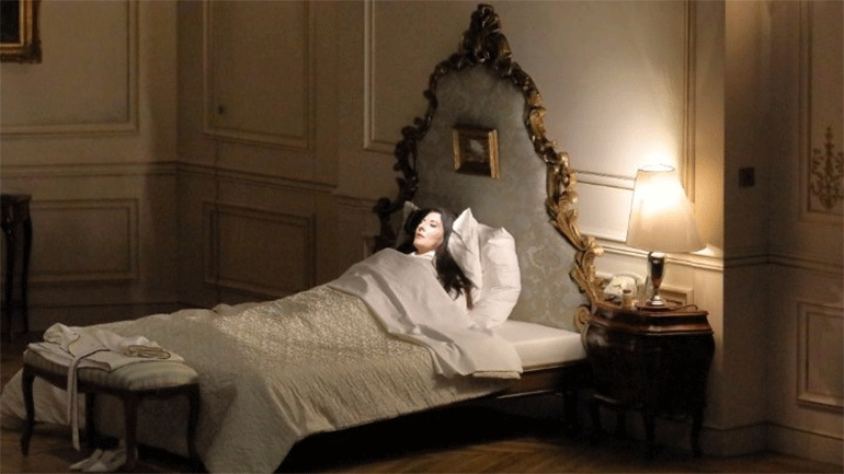 «Επτά Θάνατοι της Μαρίας Κάλλας»: Μια ωδή στην Ελληνίδα σοπράνο από την Αμπράμοβιτς